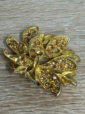 Vintage Leaf Rhinestone Gold Tone Brooch Luminous Sparkly Mid Century 50s 60s